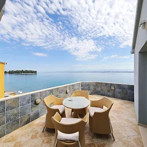 Apartment Punta, Preko
